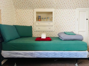 Private Room Minutes from Downtown A